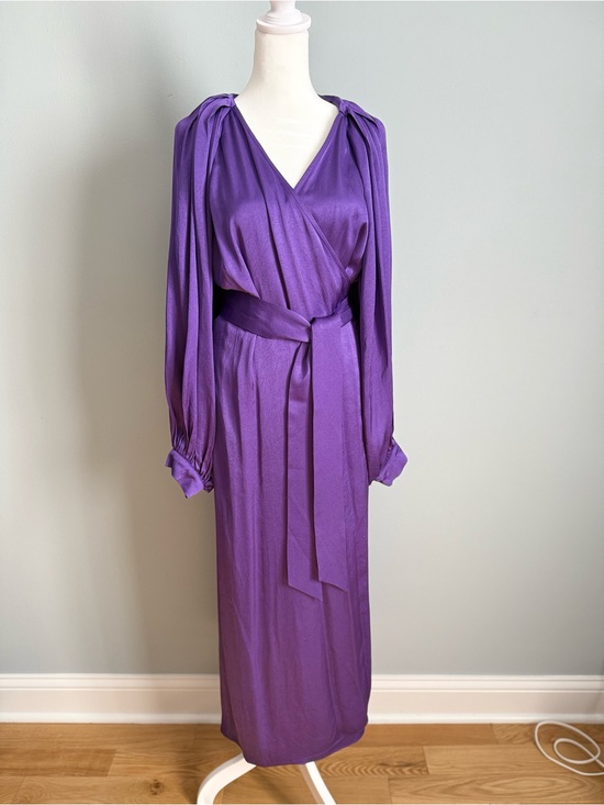 Uterque Dresses & Skirts - Uterque Purple Satin Wrap Midi Dress with Tie Belt